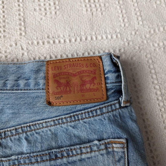 levi's 501 distressed shorts - Picture 4 of 4